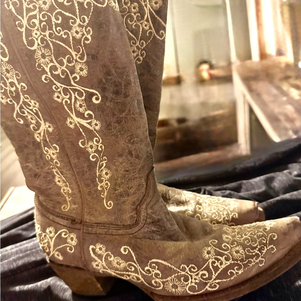 Corral Brown Heeled Boots with Cream Embroidery